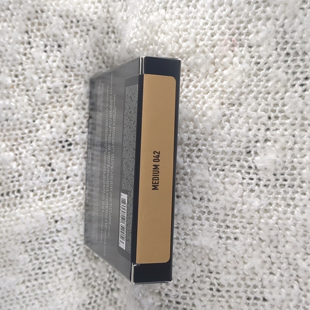 KVD (Kat Von D) Good Apple Foundation Balm in Medium (042), 10g/0.35oz - Picture 7 of 10